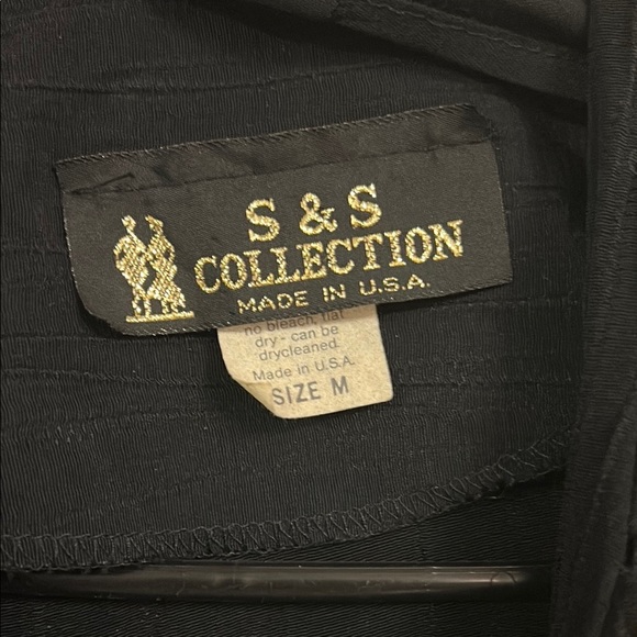 Elegant Black Cardigan with Gold Accents - Picture 2 of 5